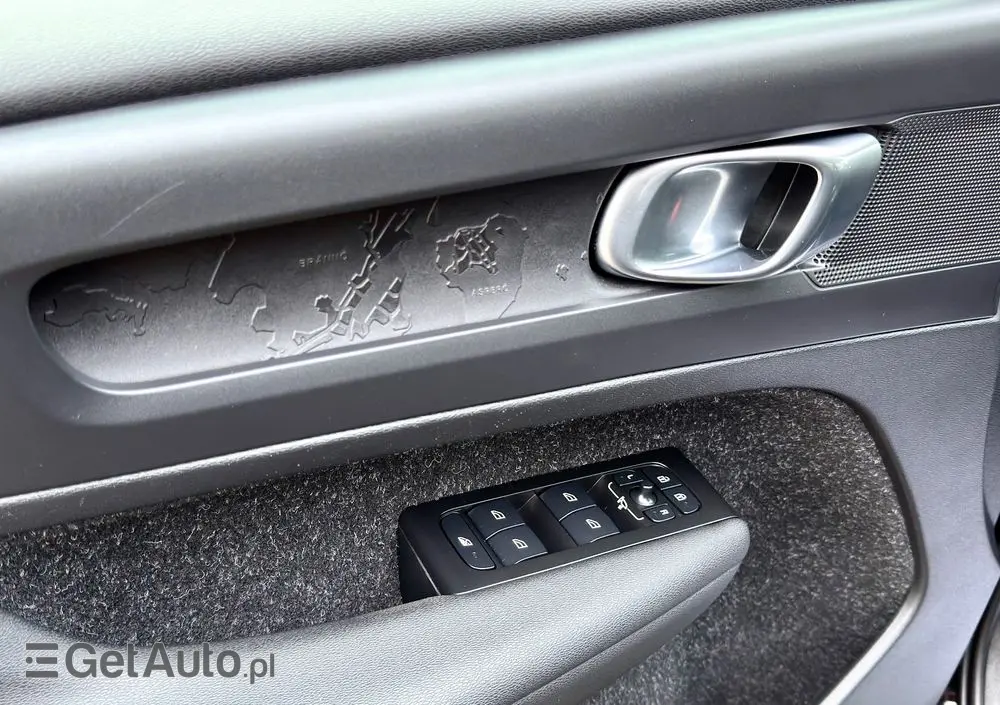 VOLVO XC 40 D3 Momentum