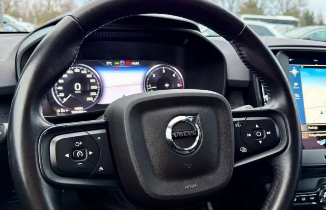 VOLVO XC 40 D3 Momentum