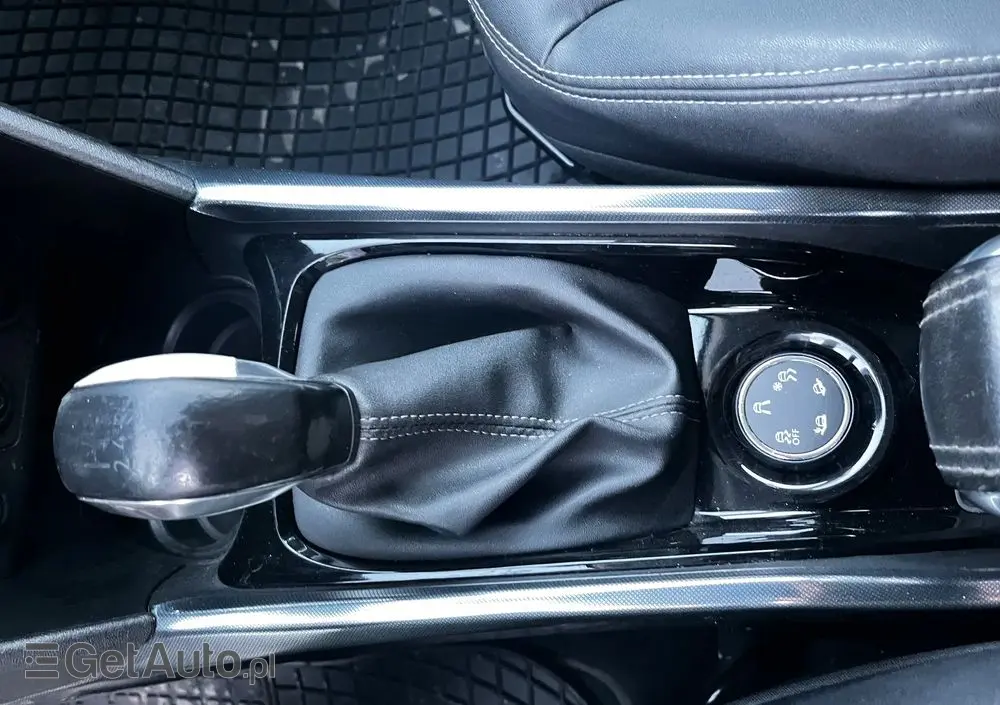 PEUGEOT 2008 120 VTI Business-Line