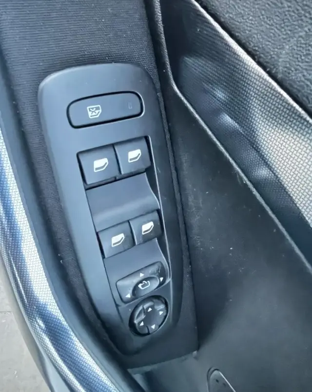 PEUGEOT 2008 120 VTI Business-Line