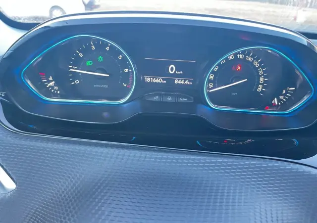 PEUGEOT 2008 120 VTI Business-Line