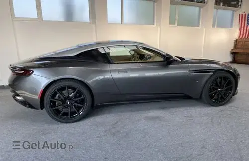 ASTON MARTIN DB11 