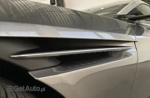 ASTON MARTIN DB11 