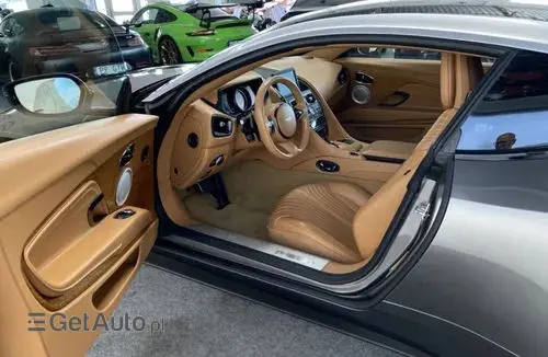 ASTON MARTIN DB11 