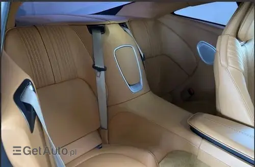 ASTON MARTIN DB11 
