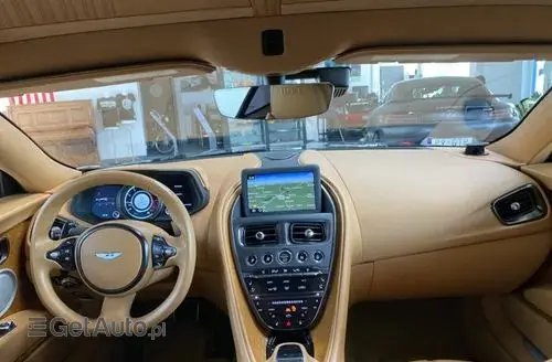 ASTON MARTIN DB11 