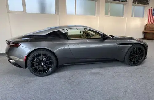 ASTON MARTIN DB11 
