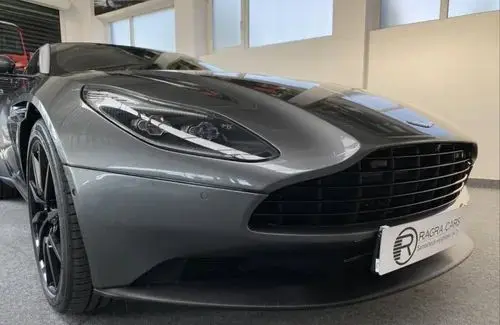 ASTON MARTIN DB11 