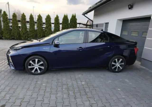 TOYOTA Mirai 