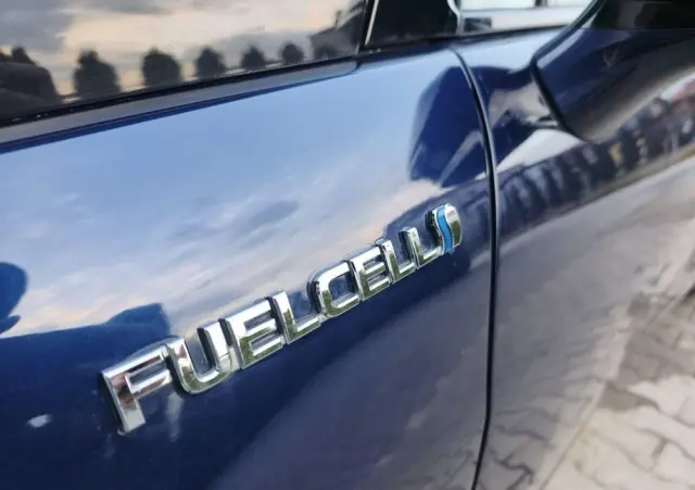 TOYOTA Mirai 