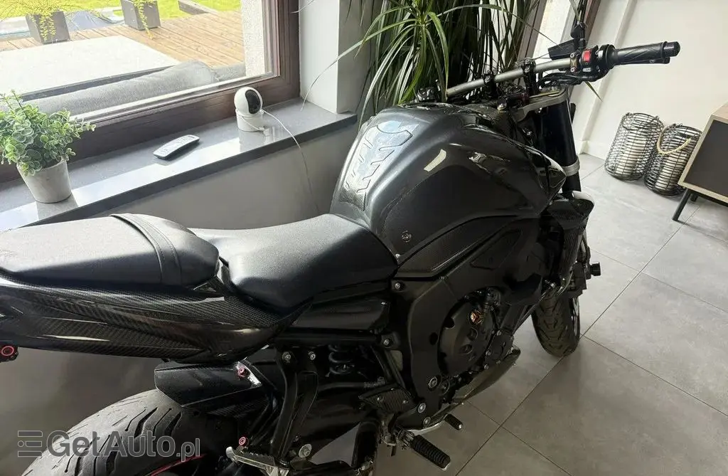YAMAHA Fz 