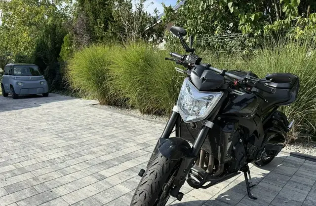 YAMAHA Fz 