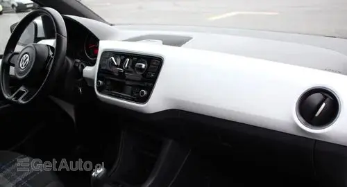 VOLKSWAGEN Up! 