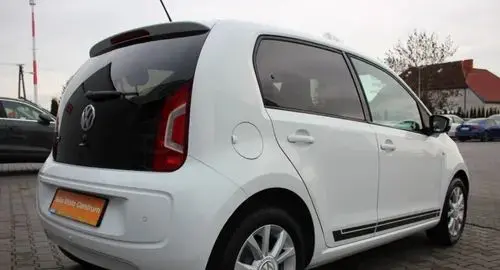 VOLKSWAGEN Up! 