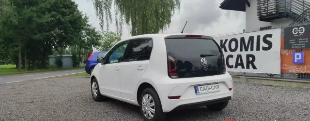 VOLKSWAGEN Up! 