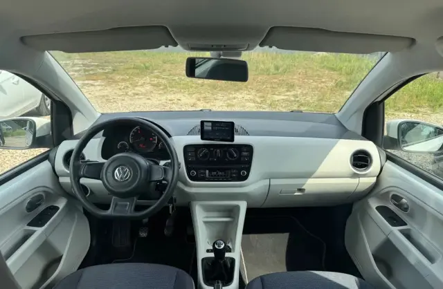 VOLKSWAGEN Up! 