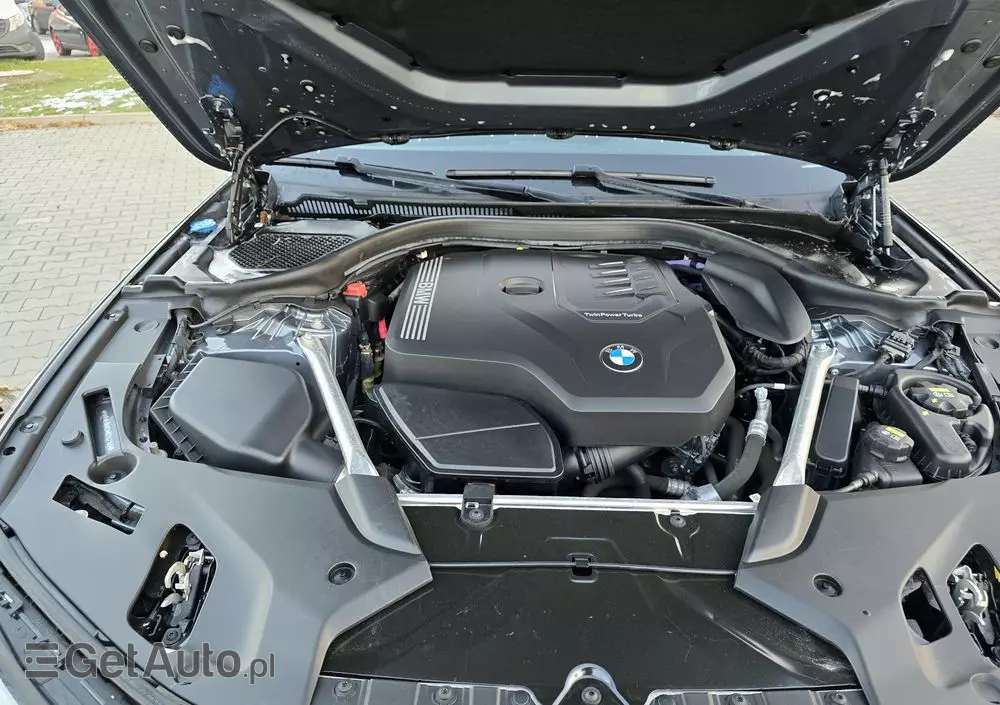 BMW Seria 5 530i GPF Luxury Line sport