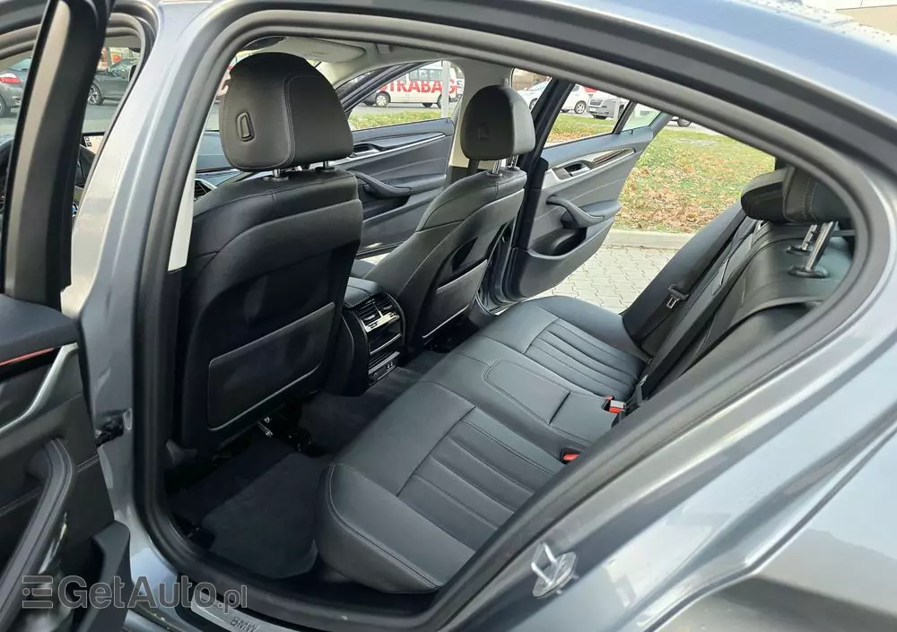 BMW Seria 5 530i GPF Luxury Line sport