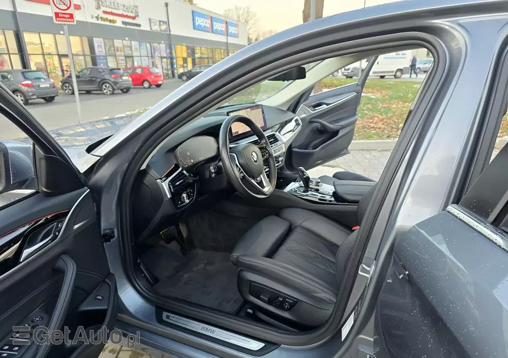 BMW Seria 5 530i GPF Luxury Line sport