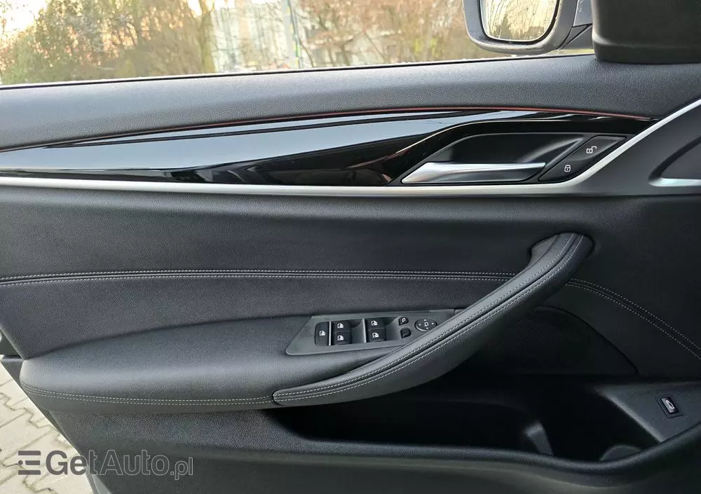 BMW Seria 5 530i GPF Luxury Line sport