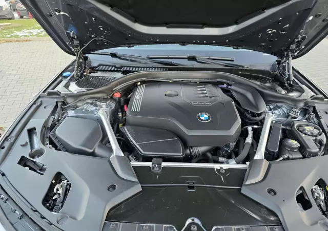 BMW Seria 5 530i GPF Luxury Line sport