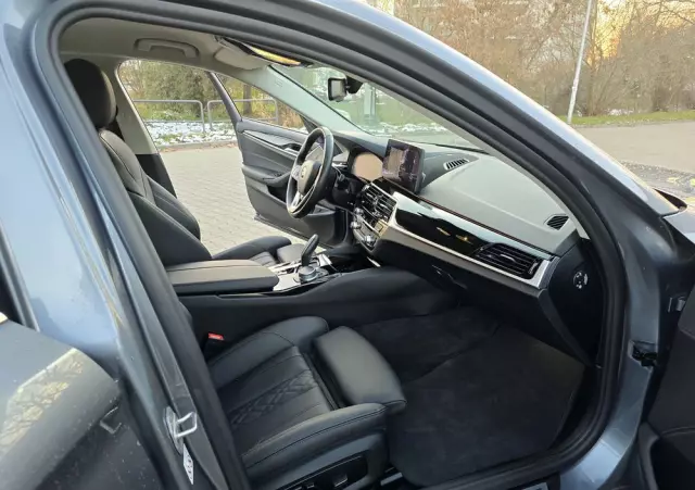 BMW Seria 5 530i GPF Luxury Line sport