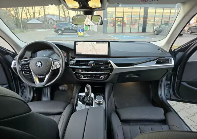 BMW Seria 5 530i GPF Luxury Line sport