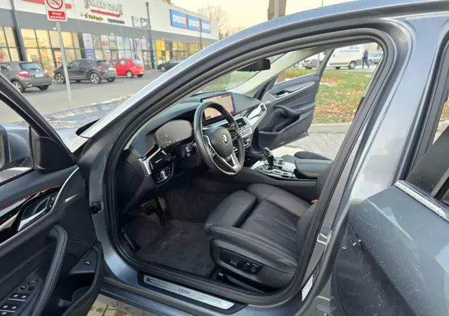 BMW Seria 5 530i GPF Luxury Line sport