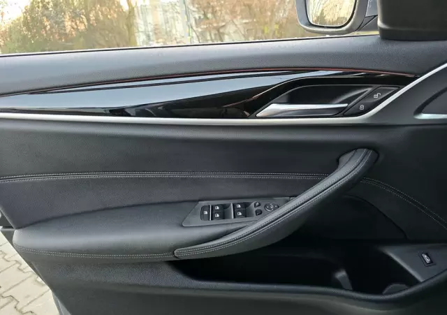 BMW Seria 5 530i GPF Luxury Line sport