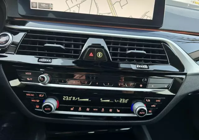 BMW Seria 5 530i GPF Luxury Line sport