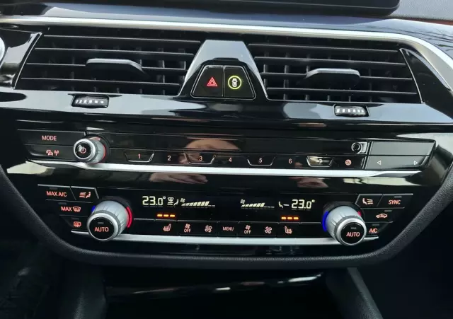 BMW Seria 5 530i GPF Luxury Line sport