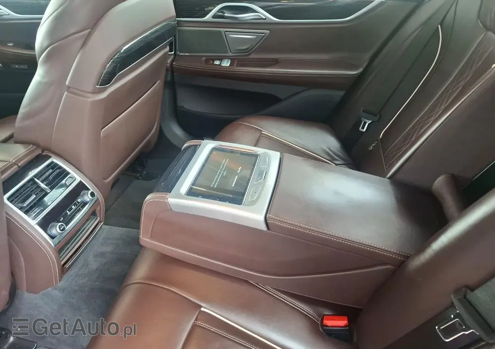 BMW Seria 7 740e iPerformance