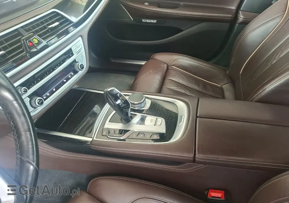 BMW Seria 7 740e iPerformance