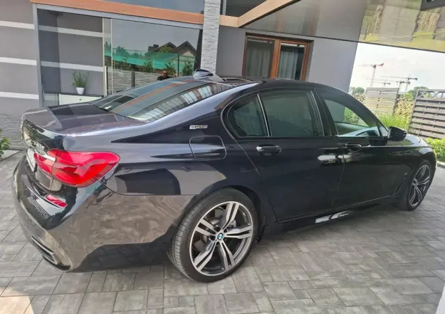 BMW Seria 7 740e iPerformance