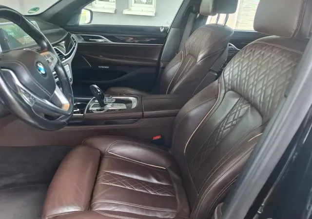 BMW Seria 7 740e iPerformance