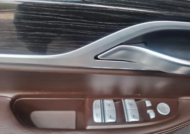 BMW Seria 7 740e iPerformance