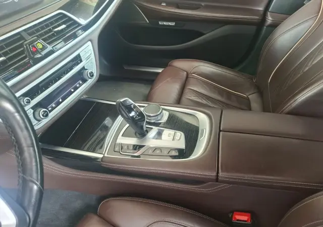 BMW Seria 7 740e iPerformance