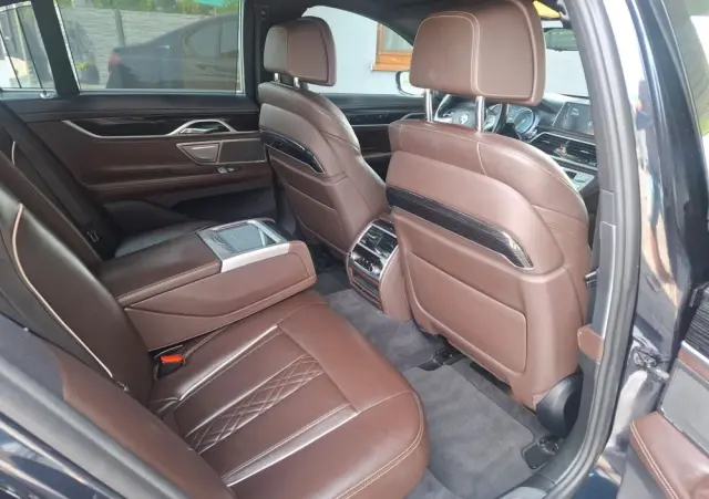 BMW Seria 7 740e iPerformance