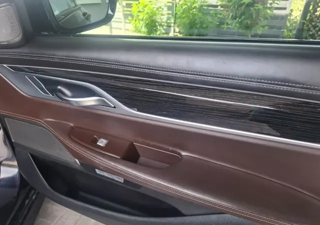 BMW Seria 7 740e iPerformance