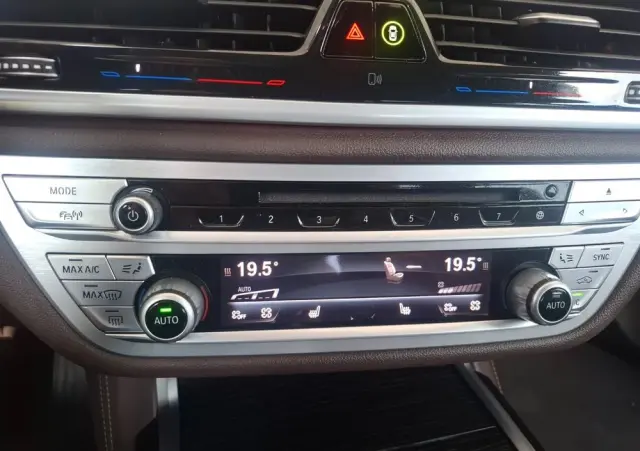 BMW Seria 7 740e iPerformance