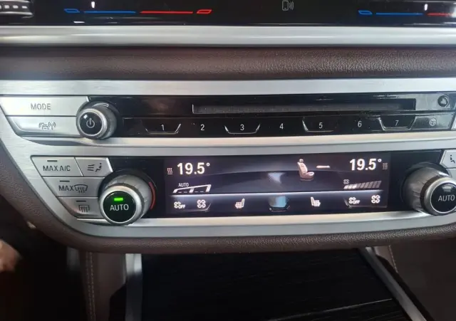 BMW Seria 7 740e iPerformance