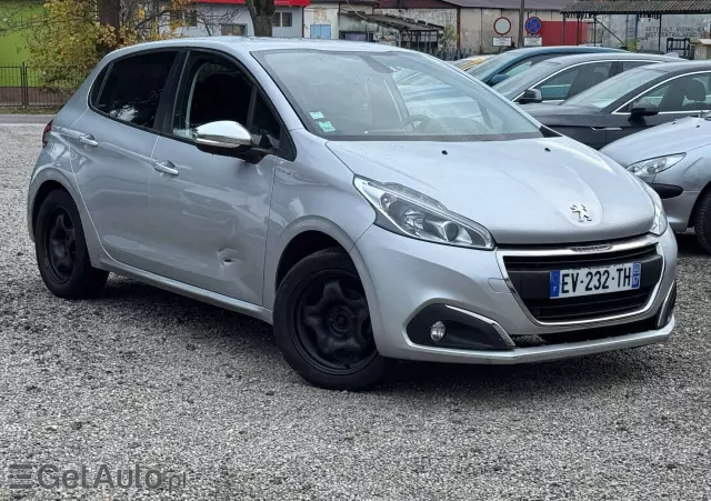 PEUGEOT 208 82 PureTech Style