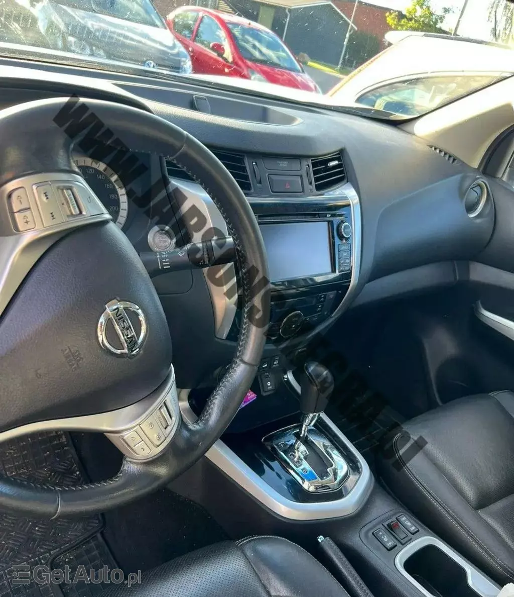 NISSAN Navara 