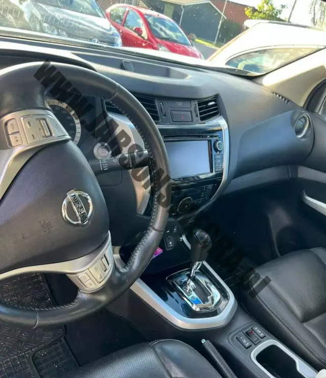 NISSAN Navara 