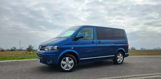 VOLKSWAGEN Multivan 