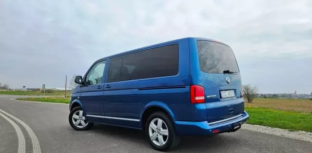 VOLKSWAGEN Multivan 