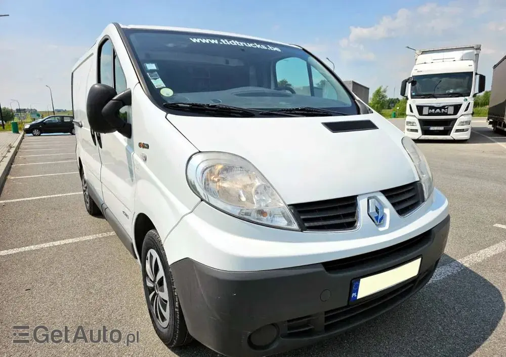 RENAULT Trafic 