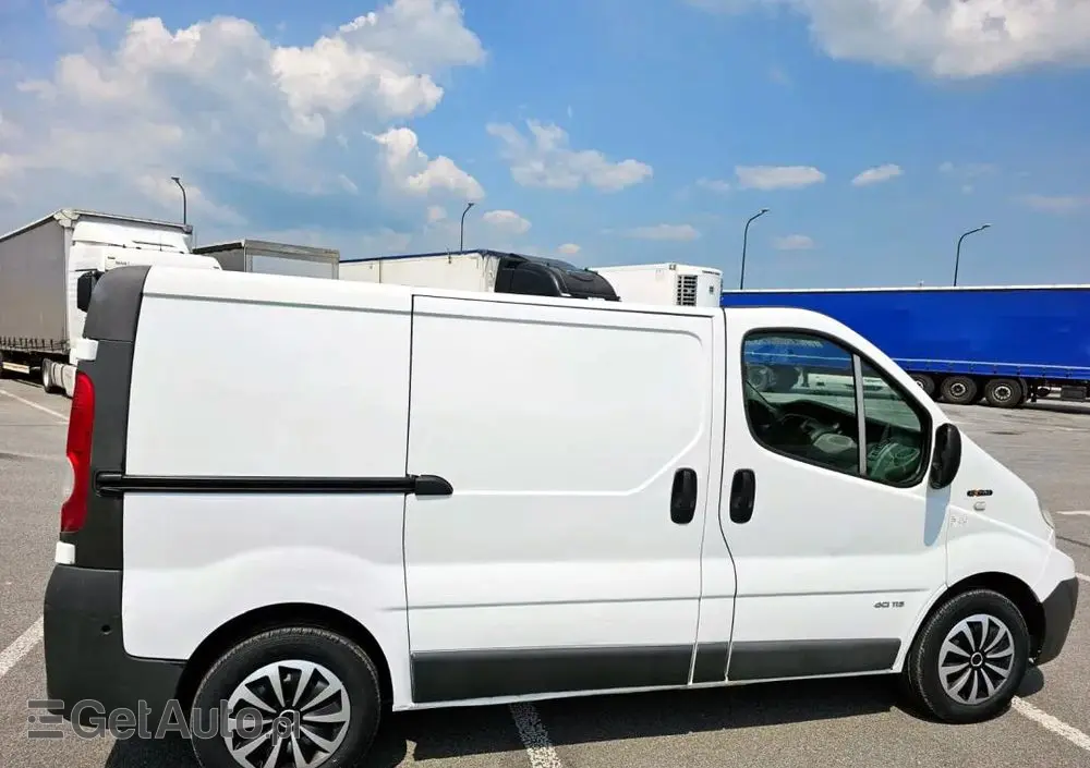 RENAULT Trafic 