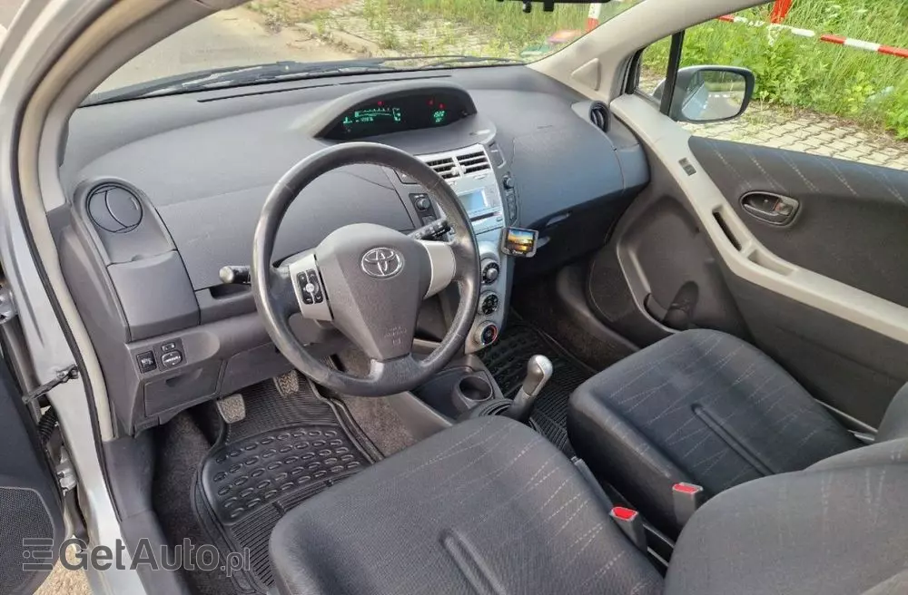 TOYOTA Yaris 1.3 VVT-i Sol