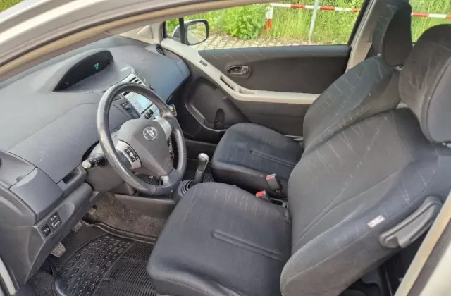 TOYOTA Yaris 1.3 VVT-i Sol